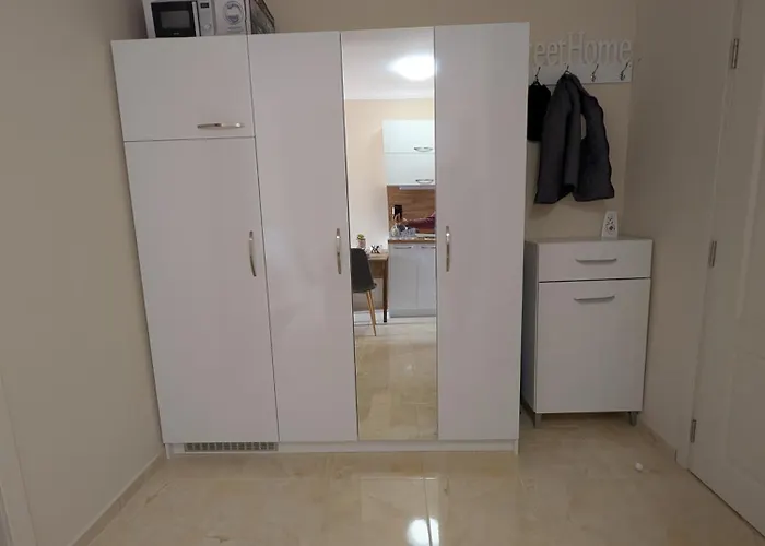 Viktorsapartment דירה *